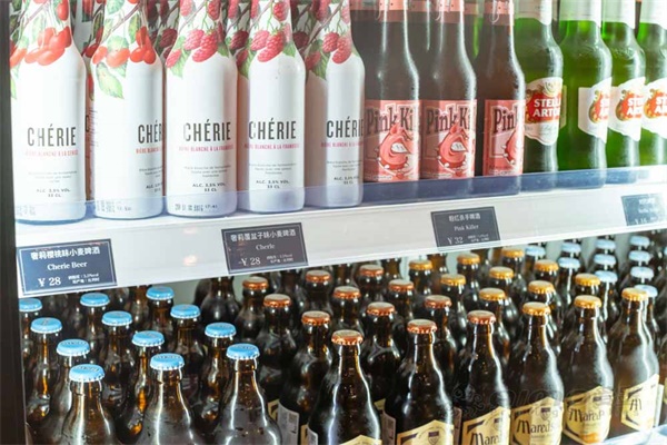 冰柜中的酒水飲料標簽